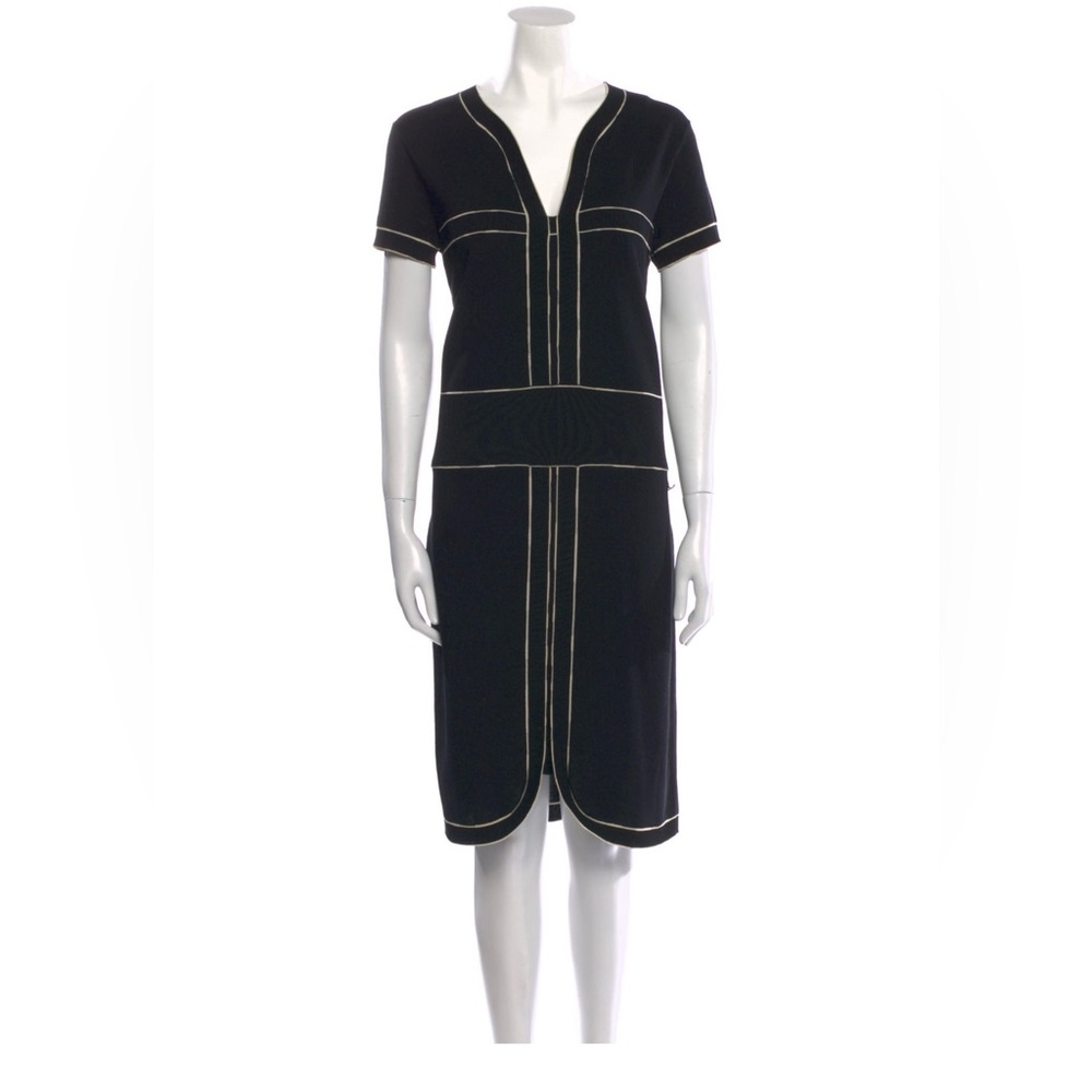 Chanel Knee Length Black Shift Dress. Size 10 - Picture 3 of 9